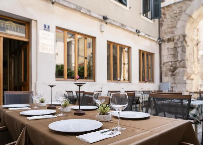Hotel Peristil