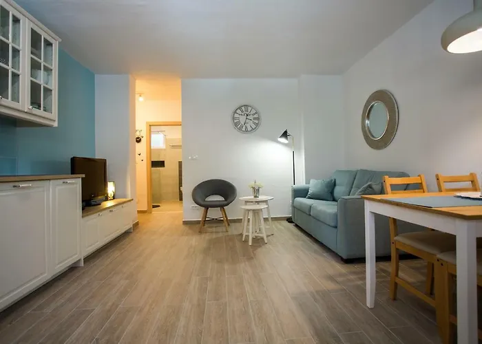 Cozy Coastal Apartment Gama