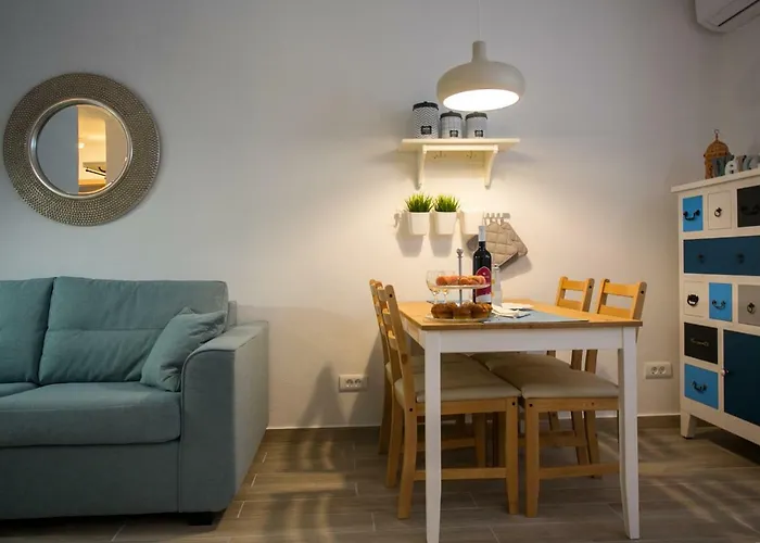 Cozy Coastal Apartment Gama